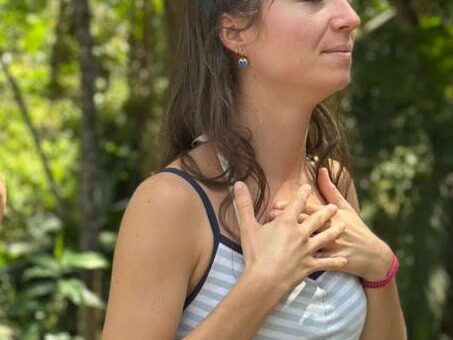 Témoignage d&rsquo;Emilie, formée à l&rsquo;enseignement du yoga, sur ce que le Yoga apporte dans sa vie